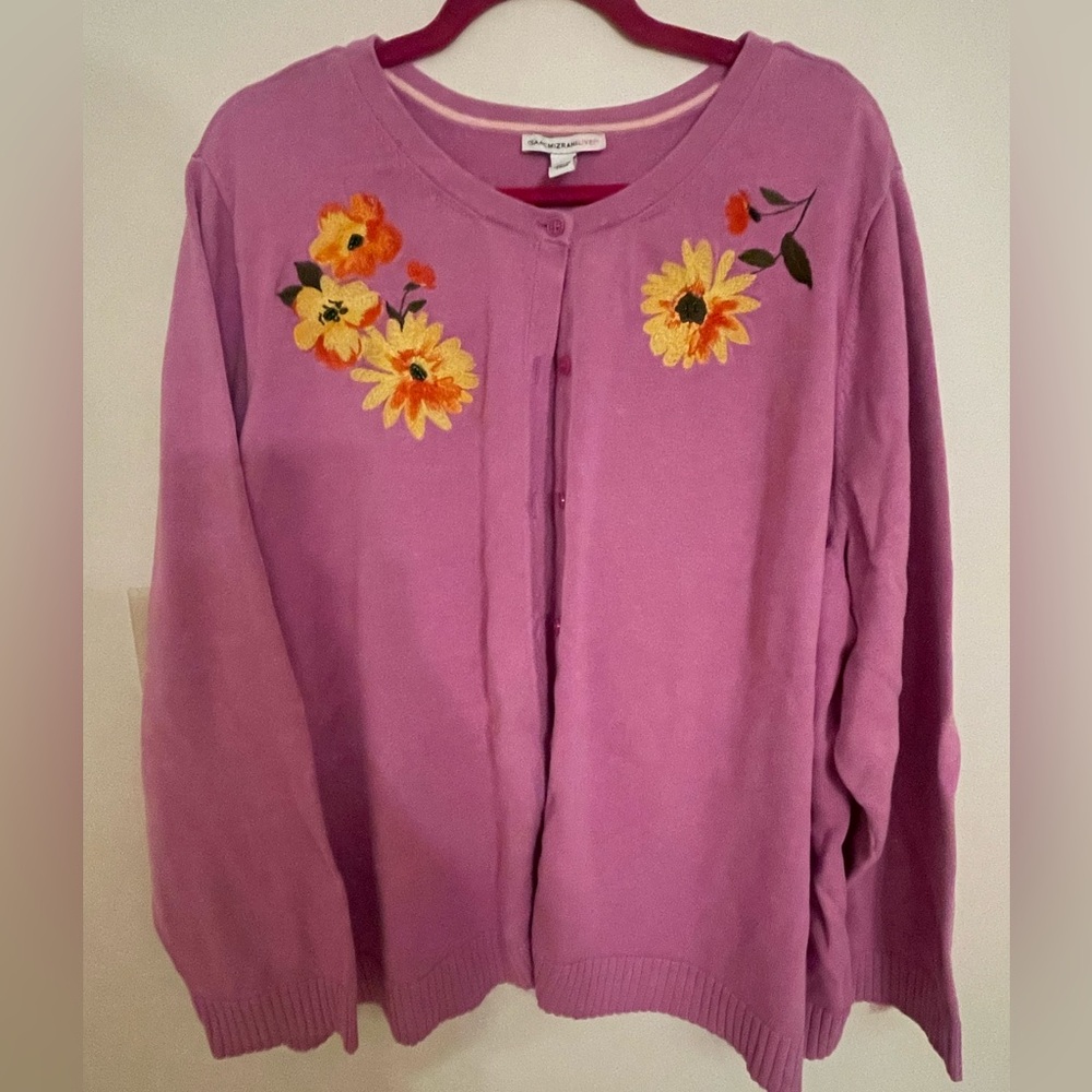 Isaac Mizrahi cardigan sweater and matching t shirt. Size 4x